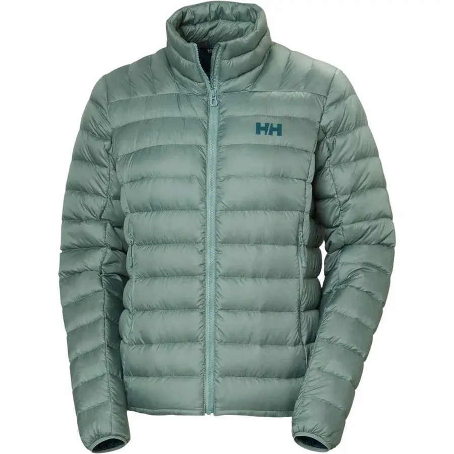 Lysegrønn quiltet dunjakke uten hette med høy krage og Helly Hansen-logo, vist forfra